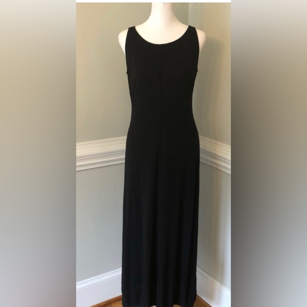 Elegant Black Halter Maxi Dress with Open Back for Night Out